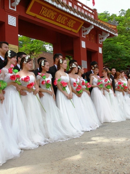 22 đôi công nhân đám cưới tập thể đầu tiên ở Huế